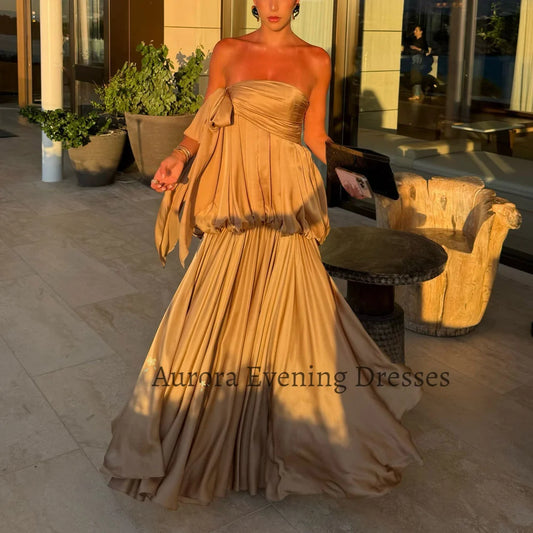 Nadia Vestido Palabra de Honor Plisado Champán